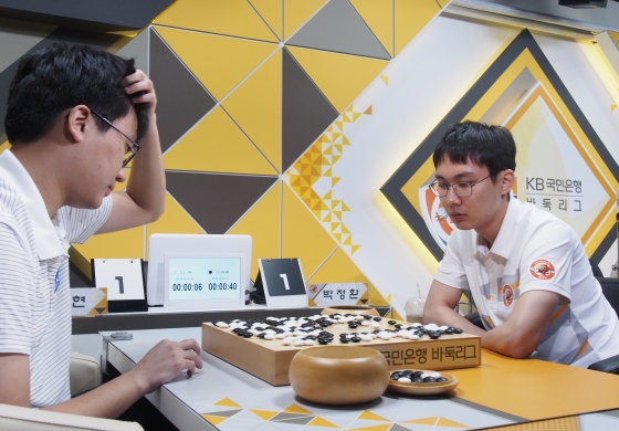 웃음보 터진 김성룡 감독 